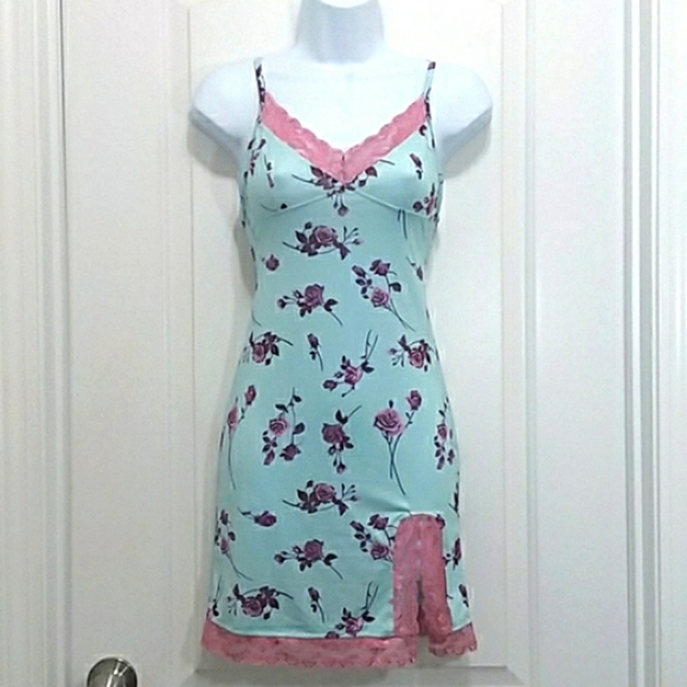 Floral & Lace Nightie. NEW